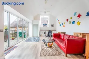 Bradshaw House - Luxury old school house conversion - sleeps 10 and accepts 2 dogs - Image 3