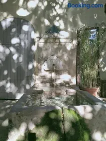 Côté fontaine - Image 1