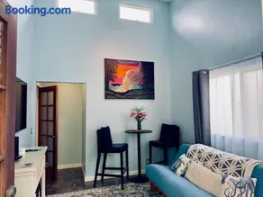 Cozy retreat with Hot Tub-5 min to Volcanoes Park - Image 3