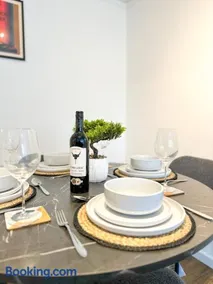 Folkestone Oasis - Central 2 Bedroom Apartment - Pets Welcome! - Image 3