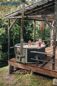HOLIDAY CABIN 'OAK' with a private hot-tub extra fee - Image 4