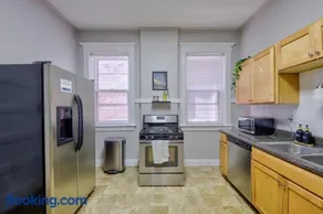 5BR Group Townhome in Central West End Near BJC & Forest Park - Image 3