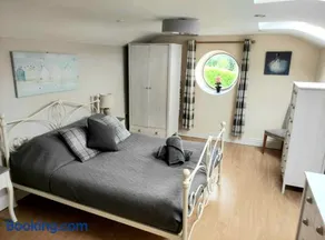 The Coach House Douglas - Image 3