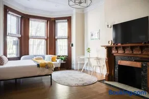Bright Back Bay Studio - Image 1