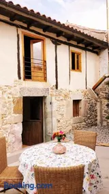 La Casa Amarilla - Image 1