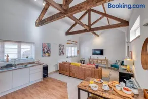 Gorgeous 1-bed city apartment, sleeps 4 - Image 3