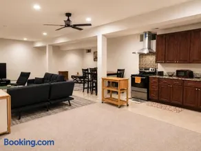 Spacious Studio by the Woods - Image 1
