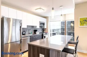 Spacious Apartment Downtown - Image 2