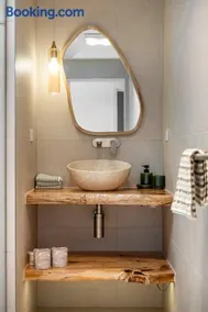 Mellow mountains, boutique beach house - Image 4