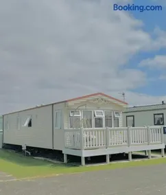2 bedroom cosy caravan, Sealands - Image 3