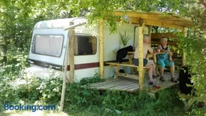 Caravan Yard - Image 2