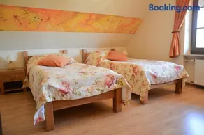 Quo Vadis Lounge Bed & Breakfast - Image 2