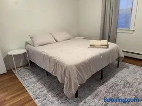Comfortable 4 Bed Home close to Gillette - Image 4