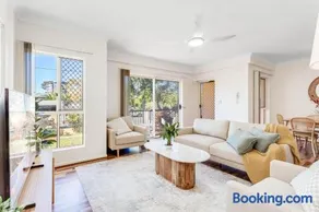 Parkside Villa on the Creek - Image 1