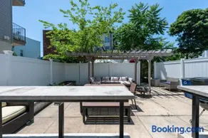 Jersey City Retreat w Private Backyard Bonfire Near NYC - Image 2