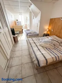 Appartement charmant à Néris-les-Bains - 30 m² - Jardin privé - Image 1