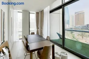 Private Room in Luxurious 3BR Apartment with BURJ KHALIFA view in Downtown near Dubai Mall - Image 4