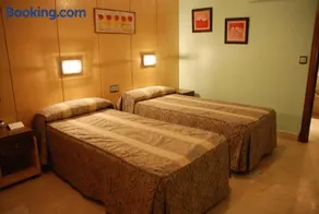Hostal Los 5 Pinos - Image 3