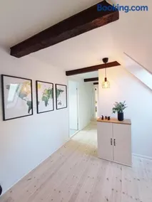 Beautiful 2 bedroom Apartment center of city - Image 5