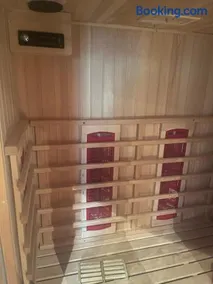 Large Private En-suite Space - Image 4