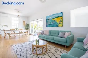 Charming Beach Cottage - Stroll to Cafes, Beach & Creek - Image 1