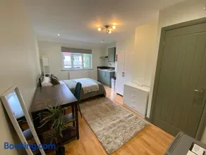 Studio Near Twickenham Stadium - Image 4