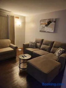 private upper 1 bd apartment - Image 1