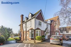 Riverside Mansion Flat - Image 2