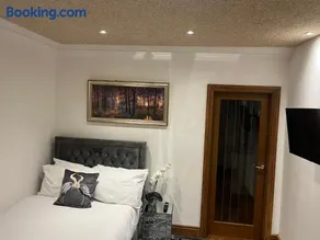 TJ Homes - Luxury Studio Suite with Garden View - Next to tube station London - Image 5