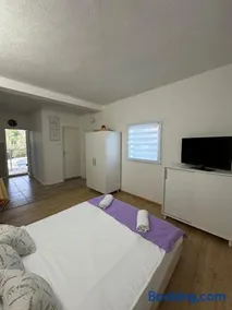 Studio Apartment - Image 4