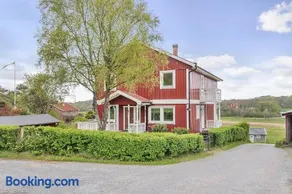 Spacious holiday home near Halleviksstrand, perfect for families - Image 1
