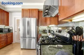 Stylish Vineyard Living at Winemakers Estate - Image 5