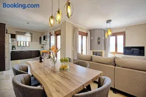 Voll ausgestattete schöne Villa mit Terrasse, Garten und Grill | Panoramablick - Image 1