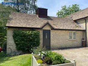 Nethercote Cottage, Kingsize bed, Seven Springs Cottages - Image 1