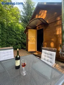 Cottage with access to the lake - Image 4