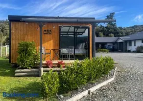 Robbies Hut - Image 1