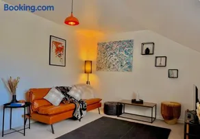 Modern 2 Bedroom Apartment Sleeps 5 - Free WiFi Free Parking - Image 2