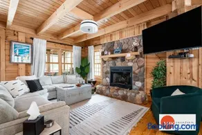 Wonderful Log Cabin near private beach and lake access - Image 3