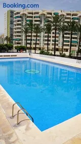 Apartamento en complejo residencial con piscina - Image 2