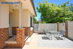 Griffith Prestige Apartment - Image 3