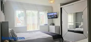 5-bedroom Family Holiday Home Sleeps 7 Garden Parking Pet Friendly North Wales - Image 2