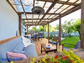 Alice Backyard Holiday Home - Apartments, Rooms & Exclusive Cave Saunas - Image 2