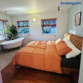 Cozy Home in Seattle - Image 1