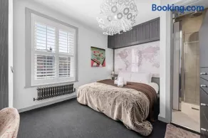 Stylish Hale home 2 bedroom - Image 2