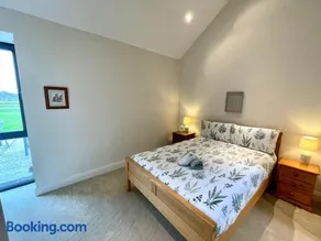 Charming 3BR Cottage with Garden | Southerndown - Image 1