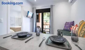 Cute Apartment With Jacuzzi - Image 2