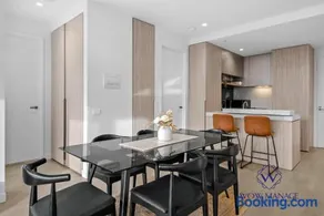 WOW Self-Contained Apartment on Tarver - Image 2
