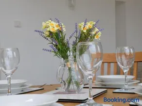2 Bed in Haverfordwest oc-42280 - Image 2