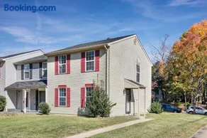 Entire Renovated Townhouse, close to Washington DC - Image 1