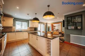Cherry Tree House - Image 3